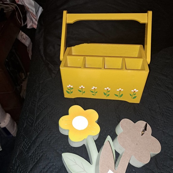 NIB-Celebrate Spring The Christmas Tree Shops Way!! Tablecloths Flower Napkin - Picture 5 of 6